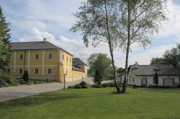 sz.nároží zámku (© D Dohňanský, 05/2018)