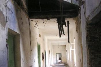 chodba v patře východního křídla ( © Jan P. Štěpánek 09/2005)