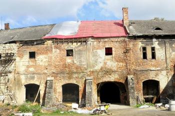panorama severního křídla ( © Jan P. Štěpánek 10/2005)