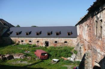 nádvoří zámku  ( © Jan P. Štěpánek 9/2009)