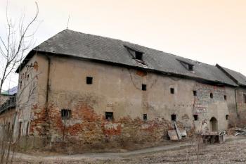 celkový pohled na zámek od jihovýchodu ( © Jan P. Štěpánek 03/2010)
