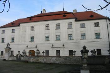 jižní,hlavní zámecké průčelí (© D Dohňanský, 01/2016)