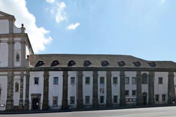 pohled od severu na kostel Všech svatých a severní křídlo konventu (© Pavel Zany Komárek 12. 8. 2012)