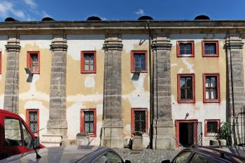 západní průčelí konventu (© Pavel Zany Komárek 12. 8. 2012)