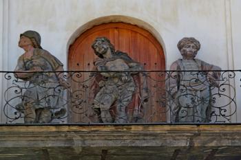sochy na průčelí Svatých schodů (© Pavel Zany Komárek 12. 8. 2012)