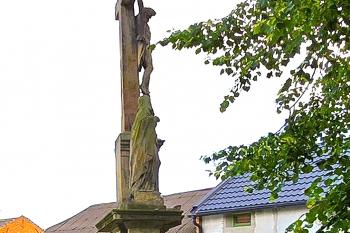 Kříž, nebo též kalvárie ve Věrovanech v okrese Olomouc. (© Pavel Vítek  07/2015)