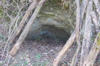 Cisterna pod předhradím (© Dušan Dohňanský 04/2020)