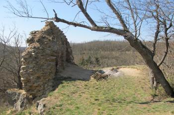 Západní část paláce (© Dušan Dohňanský 04/2020)