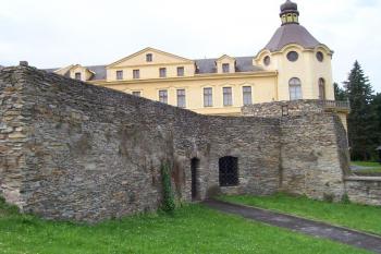 Tvrz Malá Skalice - vstupní prostor (© Ivo Rozehnal, 07/2009)