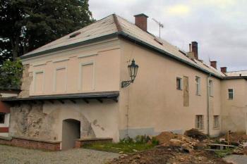 Johanitská komenda Český dub (© Hana Kubikova 06/2003)