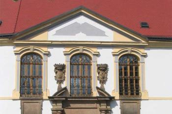 Vstup na nádvoří zámku (© Petr Nožička 08/2004)