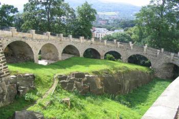 Pohled do příkopu (© Petr Nožička 08/2004)