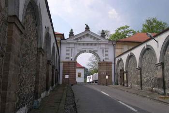 Horní brána Dlouhé jízdy (© Ivan Grisa, 05/2005)