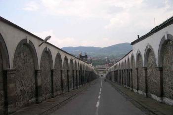 Průhled Dlouhou jízdou k městu (© Ivan Grisa, 05/2005)