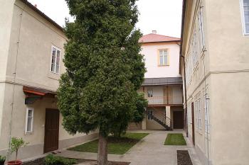 Dvorek Tyršova rodného domu ( © Ivan Grisa 06/2009)