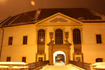 Vstupní průčelí ( © Ivan Grisa 02/2010)