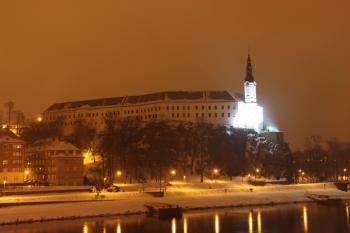 Pohled z levého předmostí Tyršova mostu ( © Ivan Grisa 02/2010)