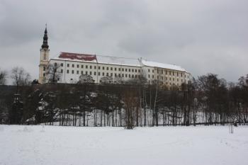 Zámek od jihu ( © Ivan Grisa 02/2010)
