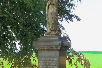Socha Panny Marie ve Vacanovicích v okrese Olomouc. (© Pavel Vítek  07/2015)