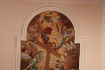 Kaple: freska ve štukovém zrcadle na stropě ( © Ivan Grisa 08/2011)
