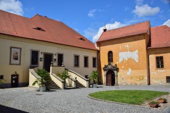 Nádvoří (© Jiří Cukr 07/2016)