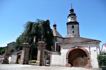 celkový pohled na areál kostela ( © Jan P. Štěpánek 07/2011)