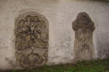 Náhrobní desky (© Daniel Šmidrkal, 07/2012)