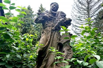Socha sv. Antonína Paduánského ve Sloupu v Čechách. (© Pavel Vítek 10/2025)