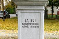 kříž před kaplí