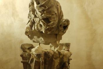 Kaple v přízemí - zbytek sochy z průčelí - král (© Johannes Cladis, 02/2015)