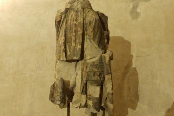 Kaple v přízemí - zbytek sochy z průčelí - králevic (© Johannes Cladis, 02/2015)