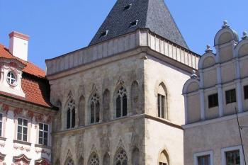 Pohled na dům ze Staroměstského náměstí ( © Jan P. Štěpánek 07/2007)