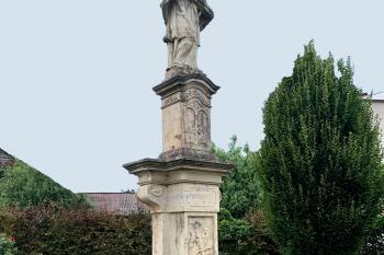 Socha sv. Jana Nepomuckého ve Velkém Týnci u Olomouce. (© Pavel Vítek 07/2015)