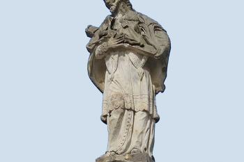 Socha sv. Jana Nepomuckého ve Velkém Týnci u Olomouce. (© Pavel Vítek 07/2015)