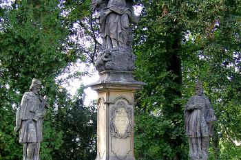Sousoší Panny Marie ve Velkém Týnci u Olomouce. (© Pavel Vítek 07/2015)