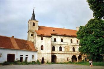 Zámek z nádvoří (© Jiří Cukr 06/1999)