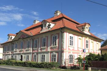 Fara ve Zlonicích v okrese Kladno. (© Pavel Vítek: 07/2026 )
