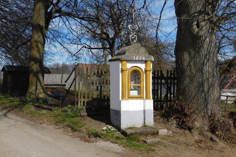 výklenková kaple Panny Marie