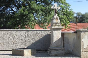 Halašův kříž ve Zlonicích u Slaného. (© Pavel Vítek  08/2026)