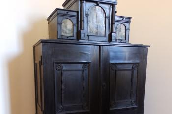 Lakovaná skříňka (Anglie kol. 1740) v Orientálním salónku (© Johannes Cladis, 05/2016)