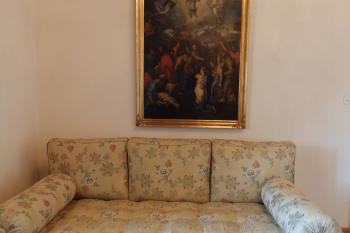 Gauč a kopie Nanebevstoupení od Rafaela v ložnici Jana Masaryka (© Johannes Cladis, 05/2016)
