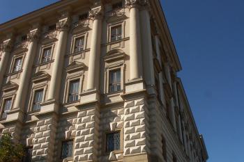 severovýchodní nároží ( © Milan Caha 09/2008)