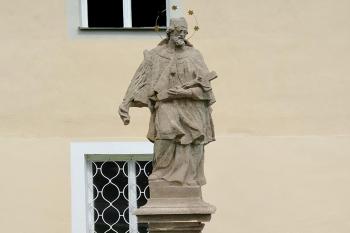Socha sv. Jana Nepomuckého ve Stádleci v okrese Tábor. (© Pavel Vítek  08/2024)