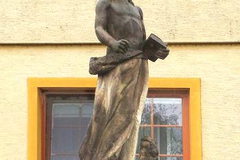 Socha sv. Jana Křtitele ve Vacanovicích v okrese Olomouc. (© Pavel Vítek 07/2015)