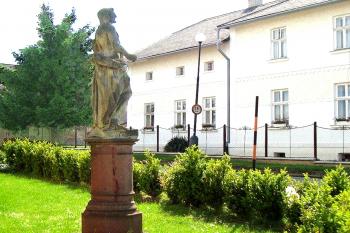 Socha sv. Jana Křtitele ve Vacanovicích v okrese Olomouc. (© Pavel Vítek 07/2015)