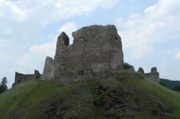Masivní štítová zeď ze 17. století (© Jan Večeřa, 06/2015)