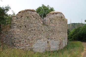 zřícenina hradu Lichnice (© Vlastislav Mareček, 08/2015)