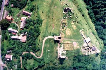 Hrad Lichnice z výšky cca 300 m ( © Miroslav Chudoba)