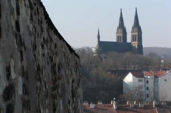 Pohled z novoměstských hradeb ( © Petr Turyna 02/2004)