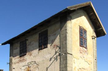 Bývalá železniční vodárna ve Zlonicích u Slaného. (© P© Pavel Vítek  08/2026)